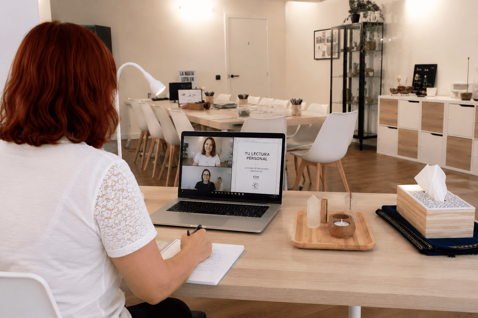 Lectura online de Registros Akáshicos en EON Formación mediante videollamada