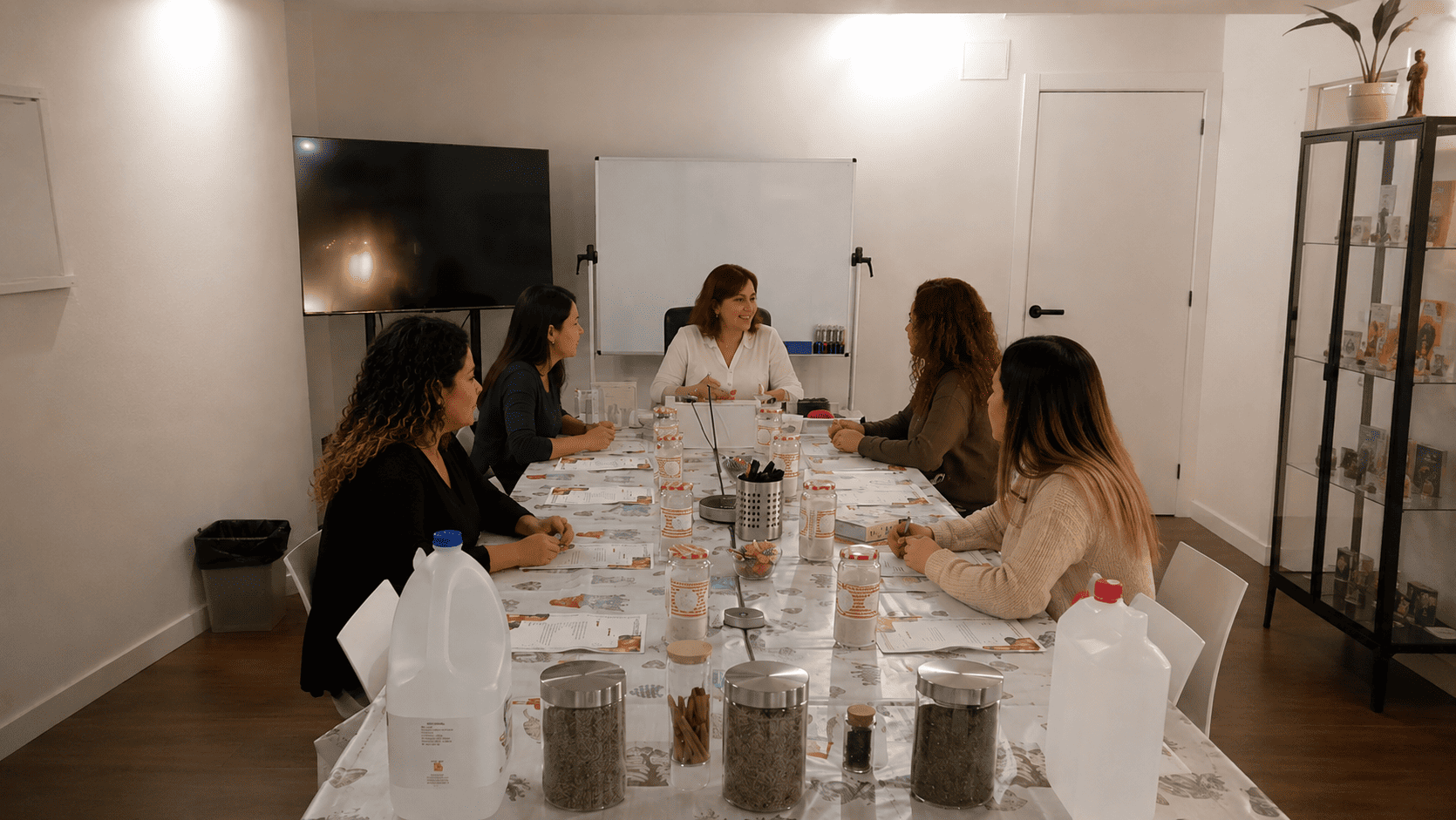 Taller práctico presencial en el aula de EON Formación en Barcelona con alumnas participando en una actividad.