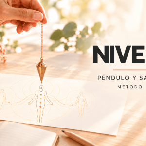Péndulo dorado sobre tres siluetas conectadas, con chakras en la figura central, junto al texto «Nivel III · Péndulo y Sanación · Método EON».